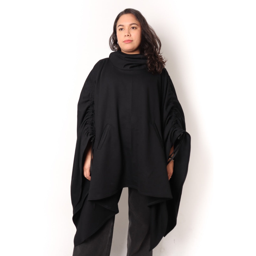 PONCHO IKI | ALGODÓN NEGRO CON GORRO