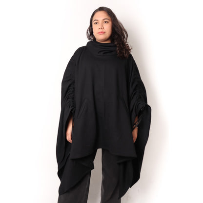 PONCHO IKI | ALGODÓN NEGRO CON GORRO